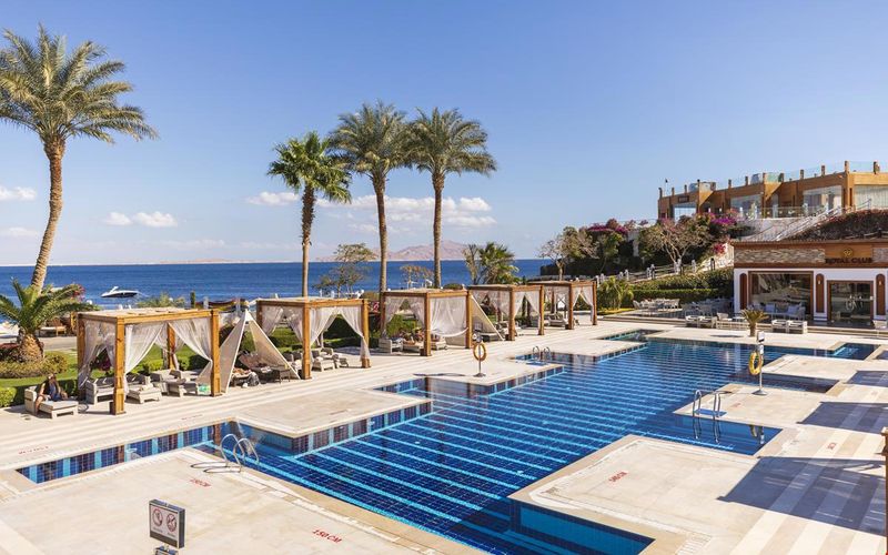 Sunrise Arabian Beach Resort Posh Club · 1