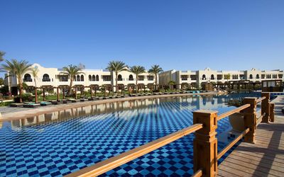 Sunrise Arabian Beach Resort Posh Club · 2