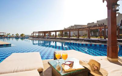 Sunrise Arabian Beach Resort Posh Club · 5