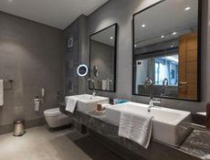 Diamond Pool Suite-posh club