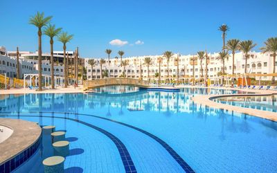 Sunrise Diamond Beach Resort Posh Club · 3