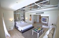 Honeymoon Suite - Posh Club