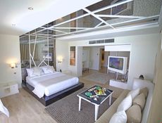 Honeymoon Suite - Posh Club