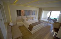 Deluxe Suite - Posh Club