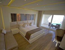 Deluxe Suite - Posh Club