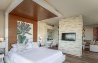 Royal Villa- Posh Club