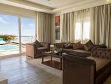 Executive Suite -posh club