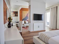 Deluxe Suite - Posh Club