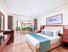 Deluxe Family Room with Garden