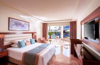 Deluxe Family Room Pool View