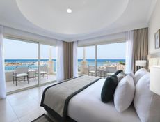 Executive Suite, Queen Bed, Sea View