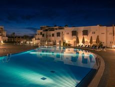 Superior King Suite - Pool Side