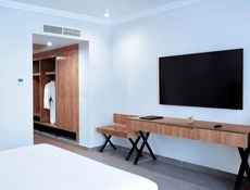 Deluxe Room - Partial Sea View