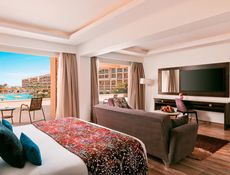 Junior Suit Pool View with Jacuzzi