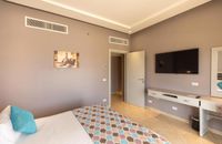 Junior Swim Up Suite - Posh Club