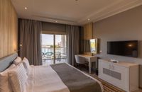 Crystal Suite Jacuzzi Suite - Posh Club