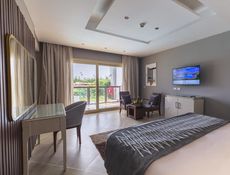Pool Suite - Posh Club