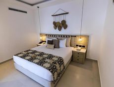 Junior Jacuzzi Suite - Posh Club