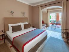 Family Queen or Twin Bed Pool View