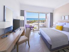Superior Queen Bed Bay View
