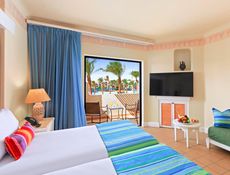 Deluxe Room with Beach Front