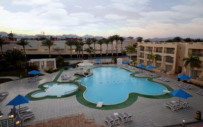 Aurora Oriental Resort · 4