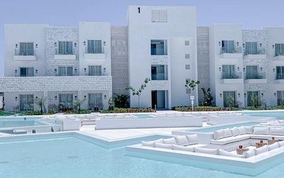 Tanoak Hotel · 4