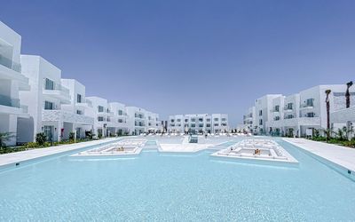 Tanoak Hotel · 2