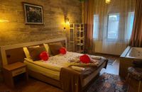 Honeymoon Suite