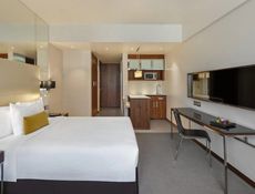 Centro Room - Queen Bed