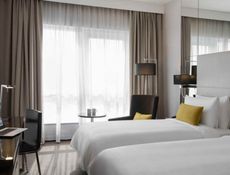 Family Connecting Rooms - Queen and Twin Beds