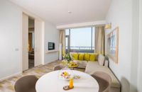 One Bedroom Suite Sea View with lounge access