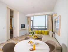 One Bedroom Suite Sea View with lounge access