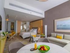 One Bedroom Club Rotana Suite Sea View and lounge access