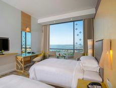 Guest Room Twin Bed with Club Lounge Access