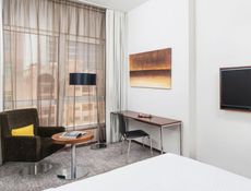 Centro Room - Queen Bed