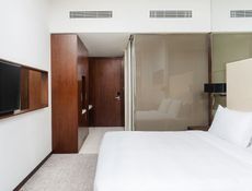Centro Room High Floor – Queen Bed