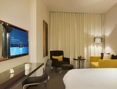High Floor Centro Room - Queen Bed