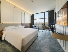 Olaya Street View - King Bed