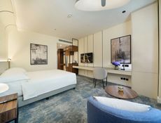 Guest Room - King Bed