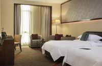 Spacious Guest Room - Twin Beds