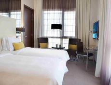 Family Connecting Rooms- Queen/Twin Beds