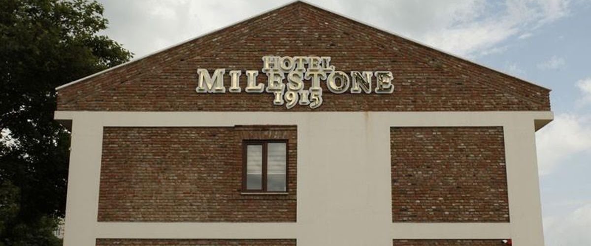 Hotel Milestone 1915