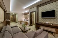 Family Suit Oda Yılbaşı 3 Gece Paket Mavi Masa
