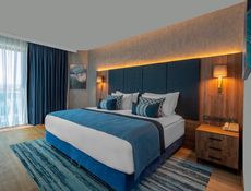 Executive Suite Jetted Tub