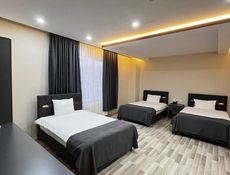 Tepe Manzaralı Üç Kişilik Oda