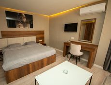 Corner Deluxe Room