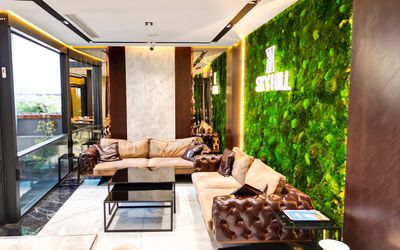 Sky Hill Hotel · 3