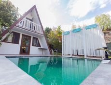 Dwupoziomowy trójkątny bungalow 10