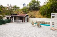 Bungalow con terrazza con piscina